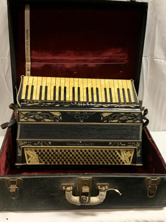 Vtg Excelsior Accordian (1 of 13)
