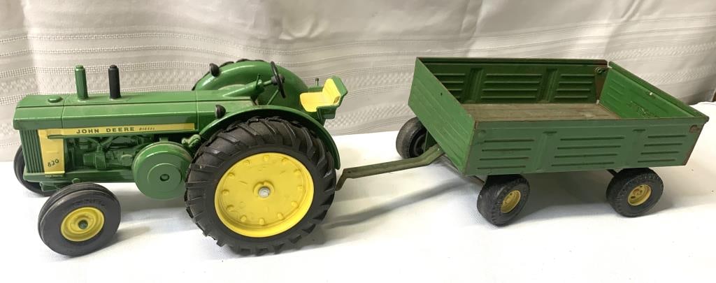 Ertl Tractor & Wagon (1 of 7)