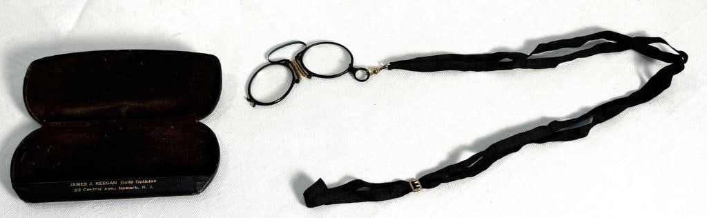 Victorian Pince-nez Ebonite Glasses: Victorian Pince-nez Ebonite Glasses W/ Case