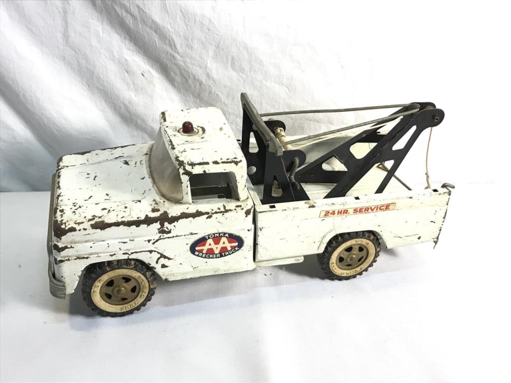 Tonka AA Wrecker Truck: Tonka AA Wrecker Truck