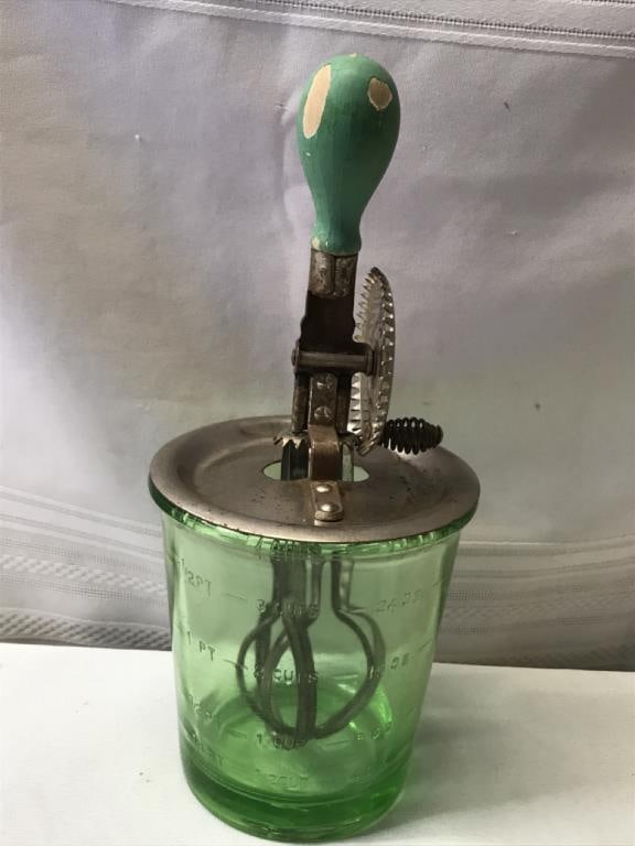 D & B Vaseline Glass mixing/ Measuring Jar (1 of 6)