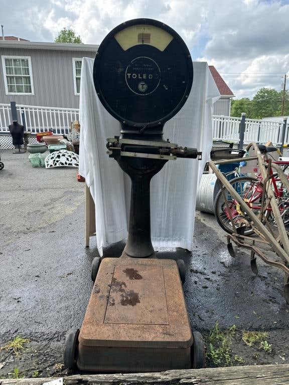 Antique 250 lb. Toledo Scale (1 of 6)