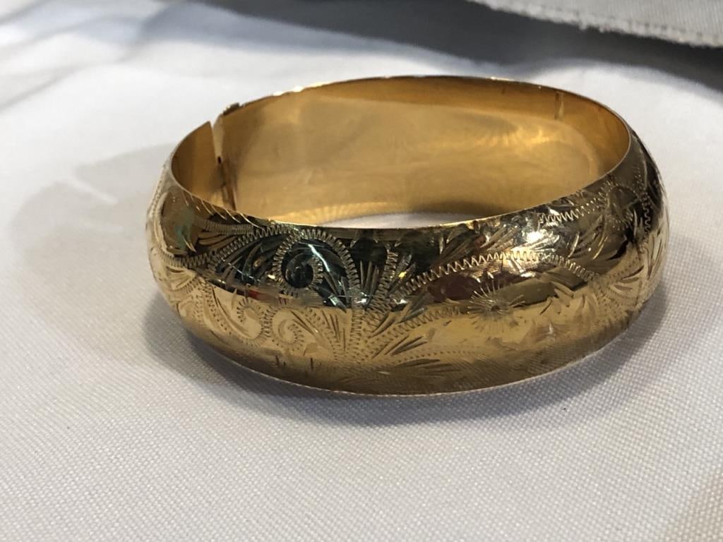 14kt Gold Bangle Bracelet (1 of 5)