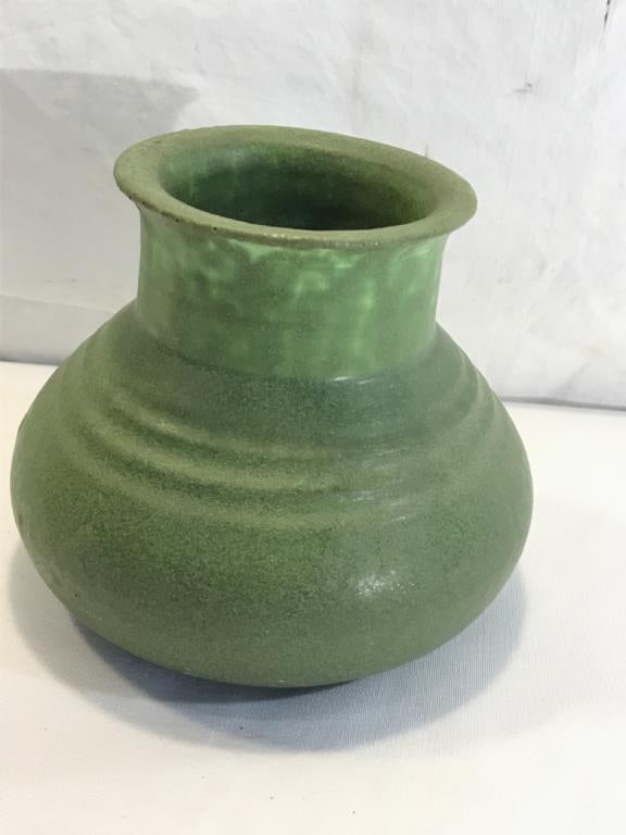 Grueby Pottery Vase (1 of 7)