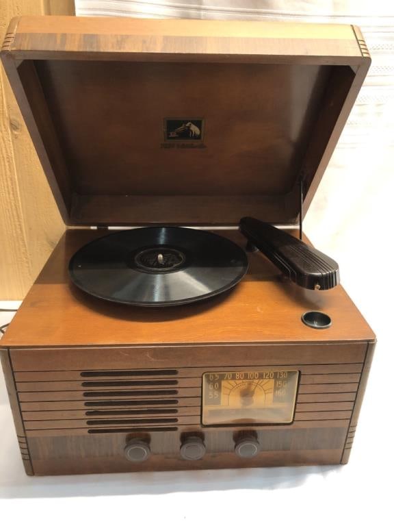 Vtg RCA Victrola Model V100 Record Player/Radio (1 of 9)