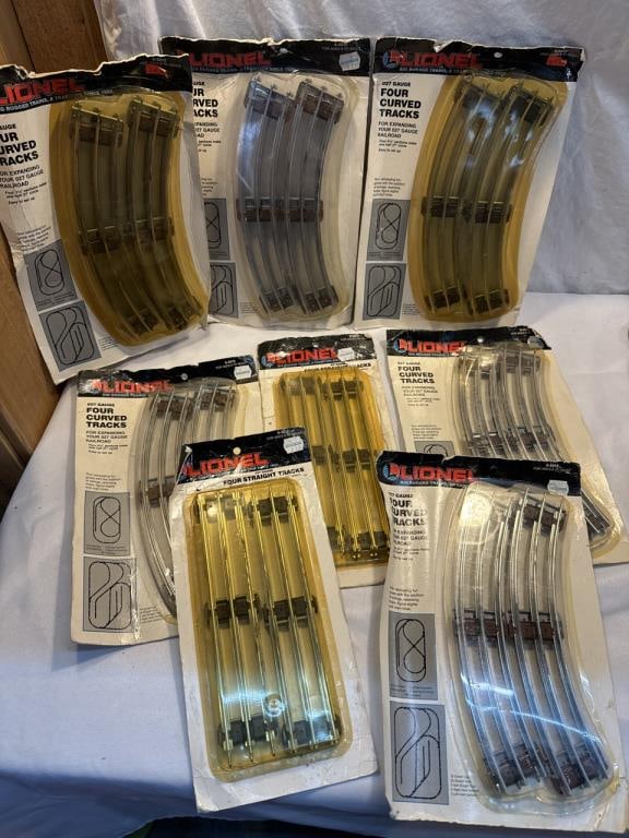8 Vtg. Lionel Tracks - new in packages: 8 Vtg. Lionel Tracks - new in packages
