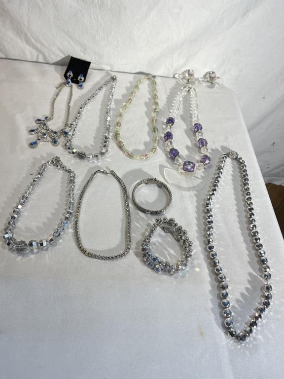 Vtg Costume jewelry: Vtg Costume jewelry Including Vintage Hand Painted Roses Frosted Satin Italian Venetian Murano Art Glass Necklace, Rhinestones, Lucite,++