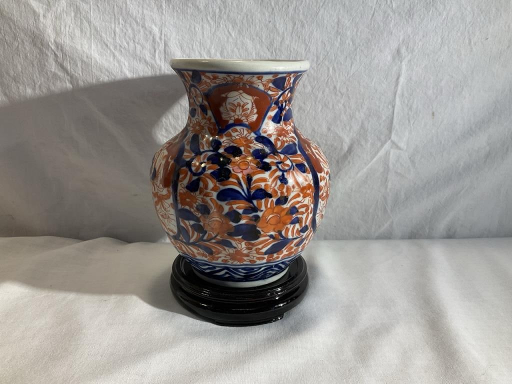 Vtg Imari Japan Vase (1 of 5)