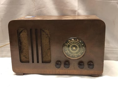 Vtg. Standard Broadcast Police Tube Radio