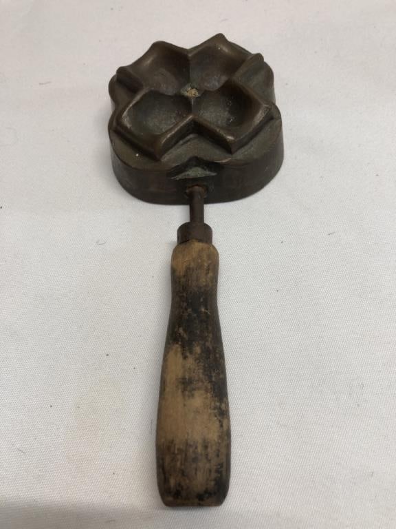 Vintage Millinery Fabric Flower Mold: Vintage Millinery Fabric Flower Brass Mold Bottom Flower is 3” x 3” Wooden Handle is 4 3/4” Some Patina