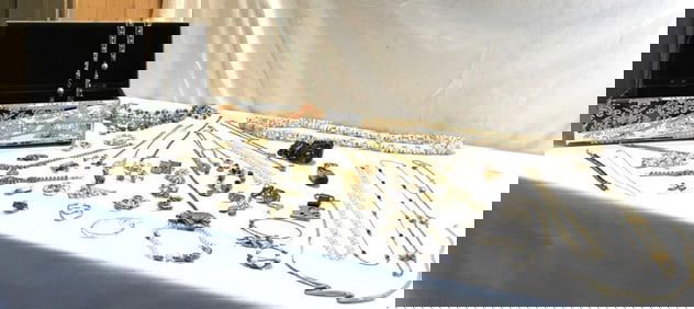 Mirrored Jewelry box w/ Jewelry