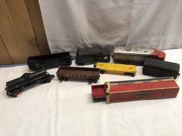 8 Lionel Train Cars