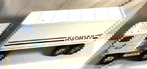 Vintage Ertl Internatioal Agway Tactor Trailer