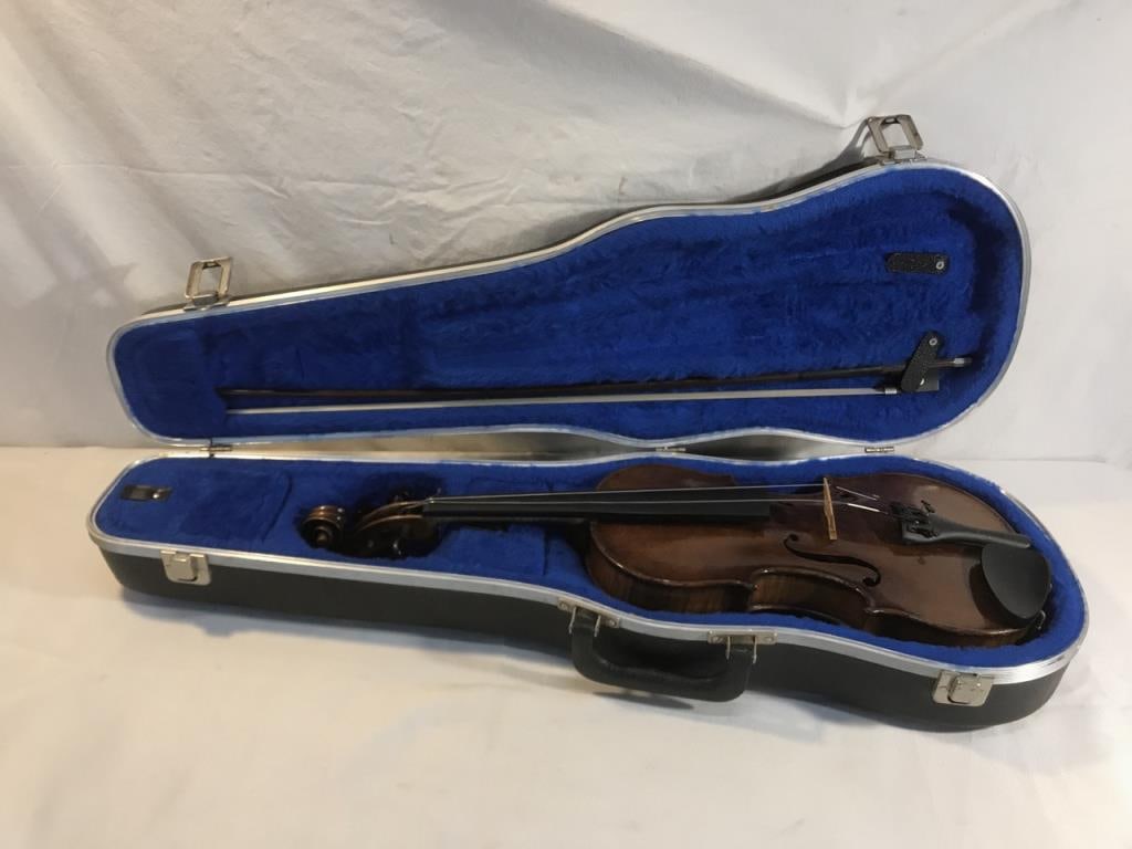 Antonius Stradiuarius Violin (1 of 8)