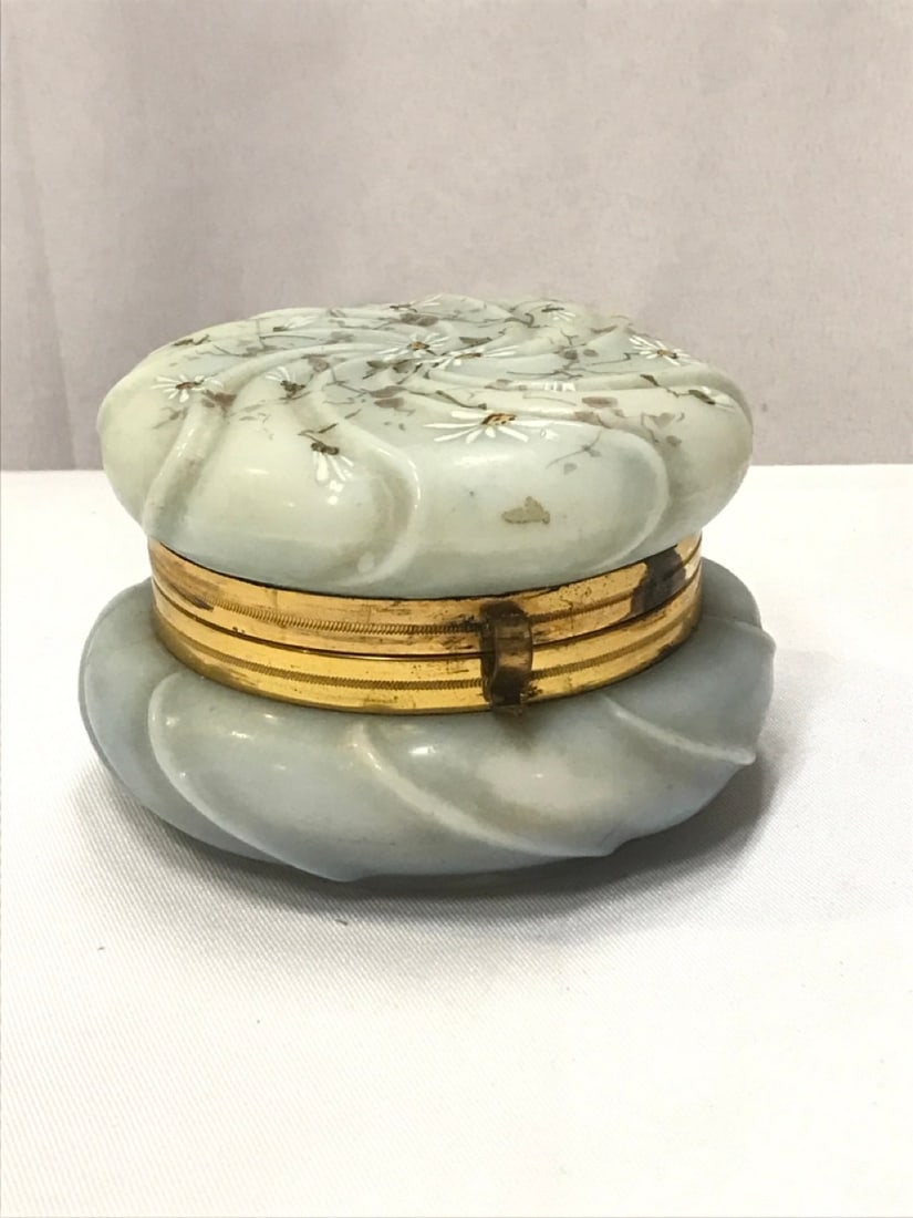 Antique CF Monroe Wave Crest Dresser Box (1 of 4)