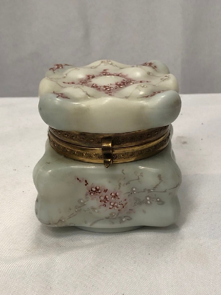 19th Century Wavecrest Dresser Box (1 of 4)