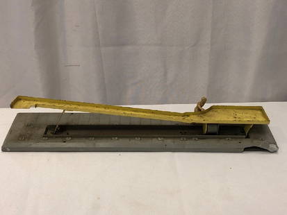 Vtg. Lionel Postwar  362 Barrel Loader: Vtg. Lionel postwar 362 O Gauge Barrel Loader