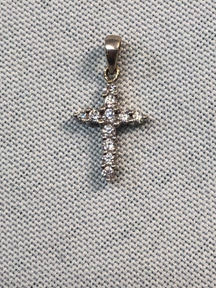 Cross 750 18Kt Diamond Pendant (1 of 4)