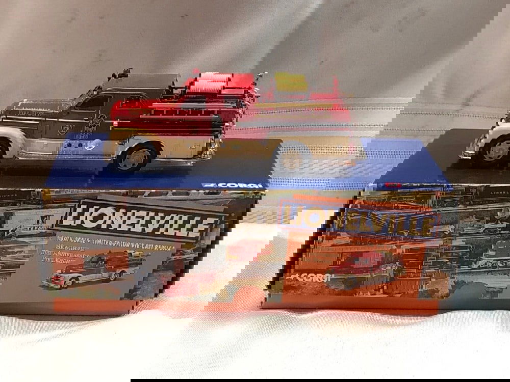 Lionelville Corgi Seagrave 70th Anniversary Fire Engine (1 of 5)