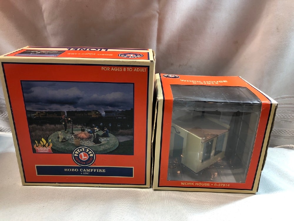 Lionel Hobo Campfire & Work House (1 of 7)