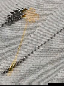 18Kt. Marked 750 Italy Flower Stick Pin