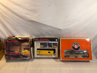 Vtg. Lionel Trains & Accessories