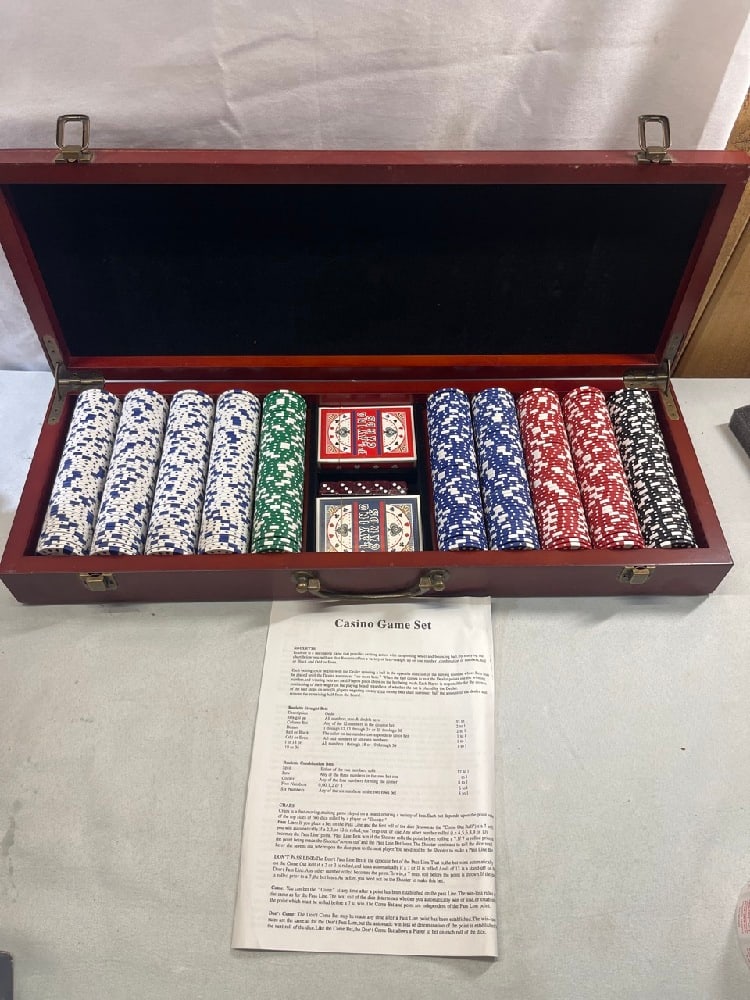 Casino Game Set in Box (1 of 5)