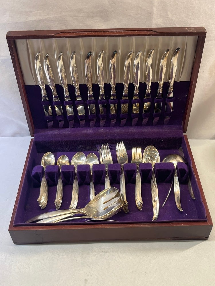 Vtg. 40’s Silver Plate Flatware Set (1 of 6)