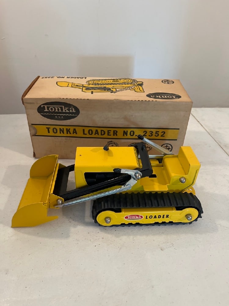 Vtg Tonka Pressed Steel Loader: Vtg Tonka Pressed Steel Loader No. 2352 in Original Box- 12.5” L x 5” W x 5.5” H