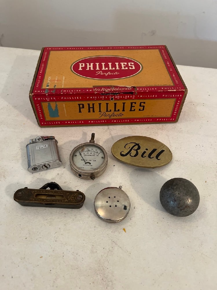 Vtg Cigar Box W /Vtg Collectables (1 of 11)