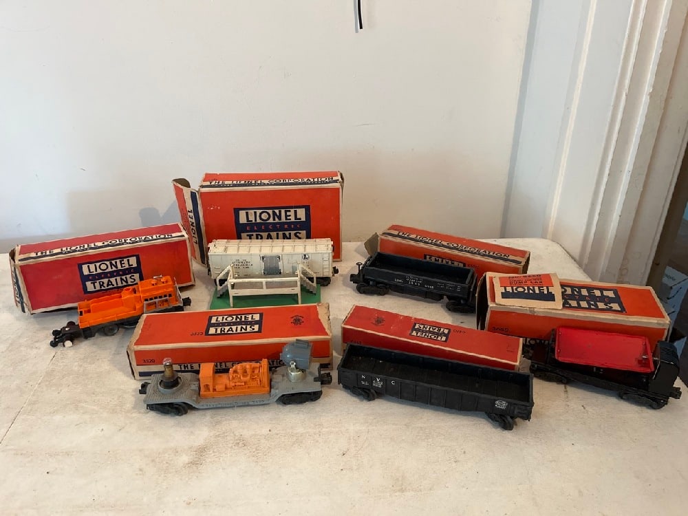 Vtg Lionel Train Cars (1 of 13)