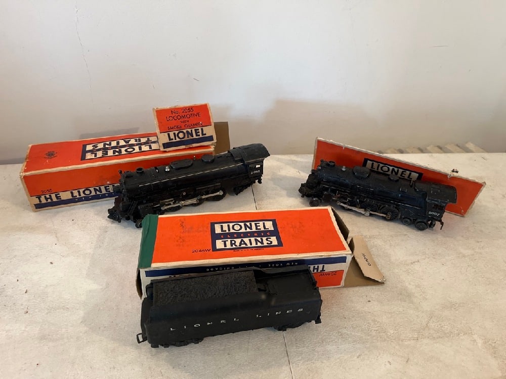 Vtg Lionel Locomotives & Car (1 of 9)