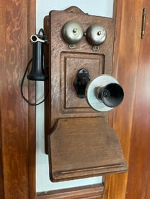 Vtg Oak Kellogg Crank Telephone