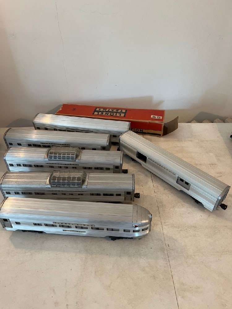 Vtg Lionel Silver Train Set (1 of 13)