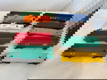 Vtg Lionel Train Cars
