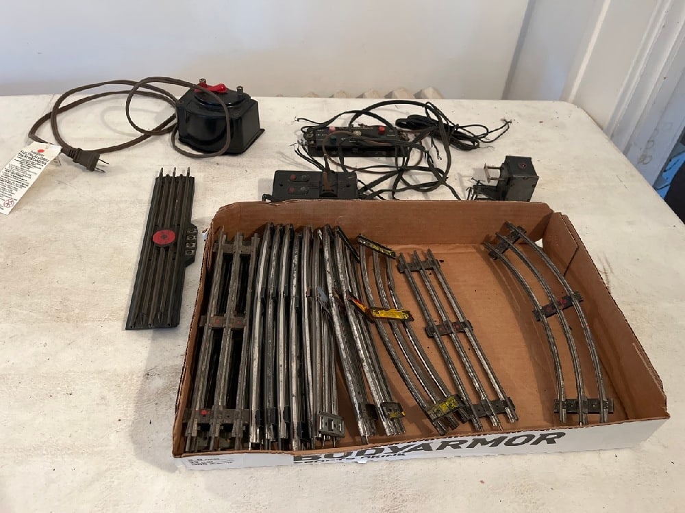 Lionel Transformer. Control Panel, Switch, & Track (1 of 6)