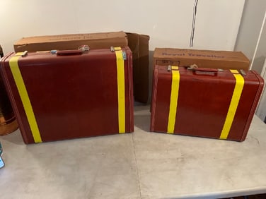 Vtg Royal Traveler Luggage set
