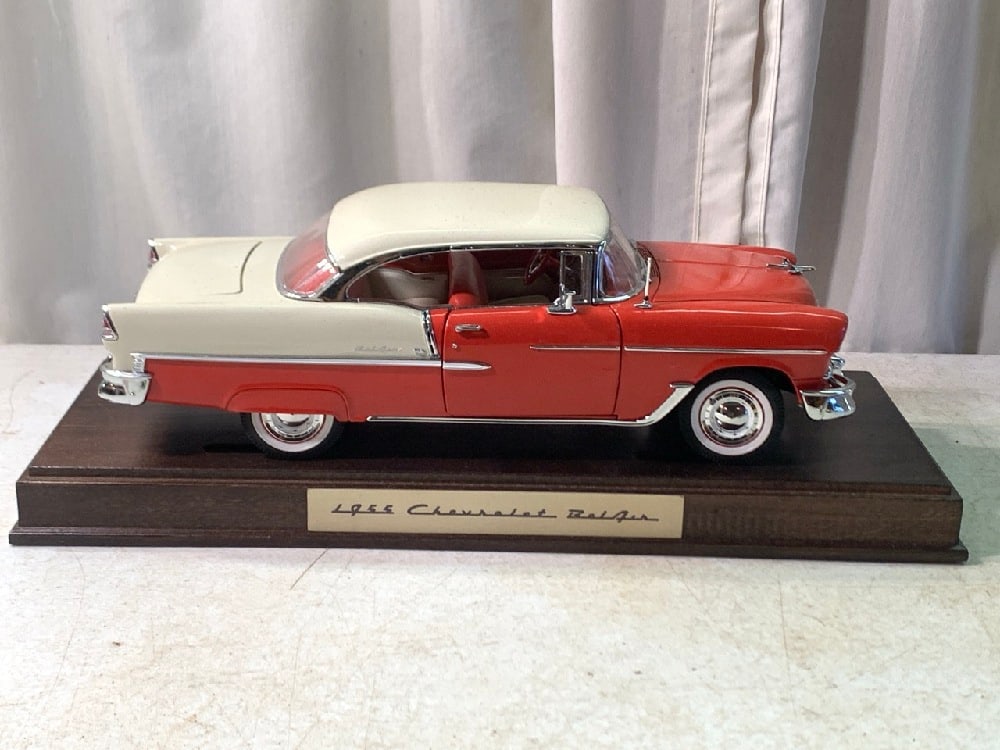 Danbury Mint 1955 Chevy Bel Air Model Car (1 of 5)