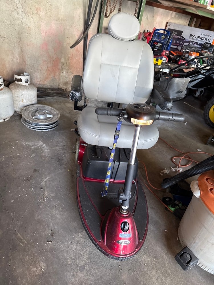 Revo Scooter (1 of 4)