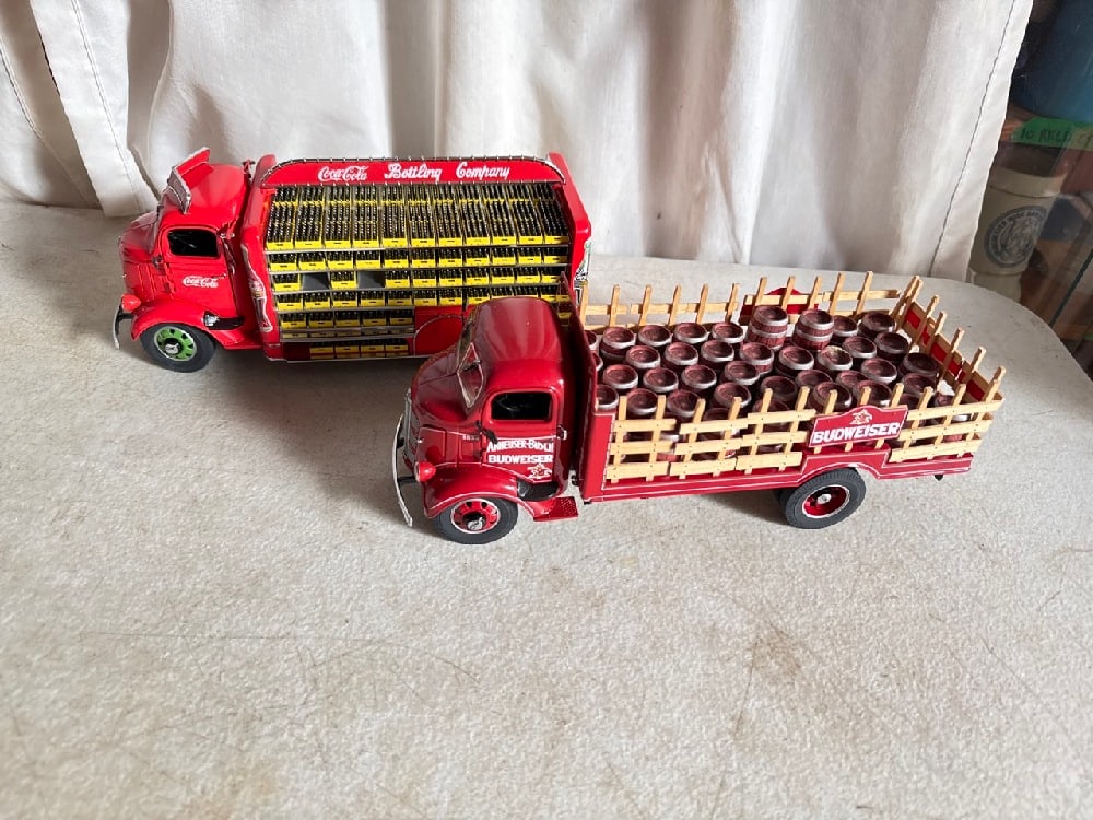 Vtg Danbury Mint Trucks (1 of 6)