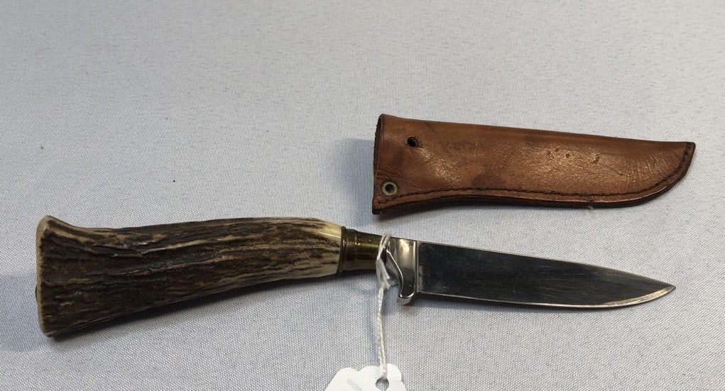 Stag Handled handmade knife with leather sheath (1 of 4)