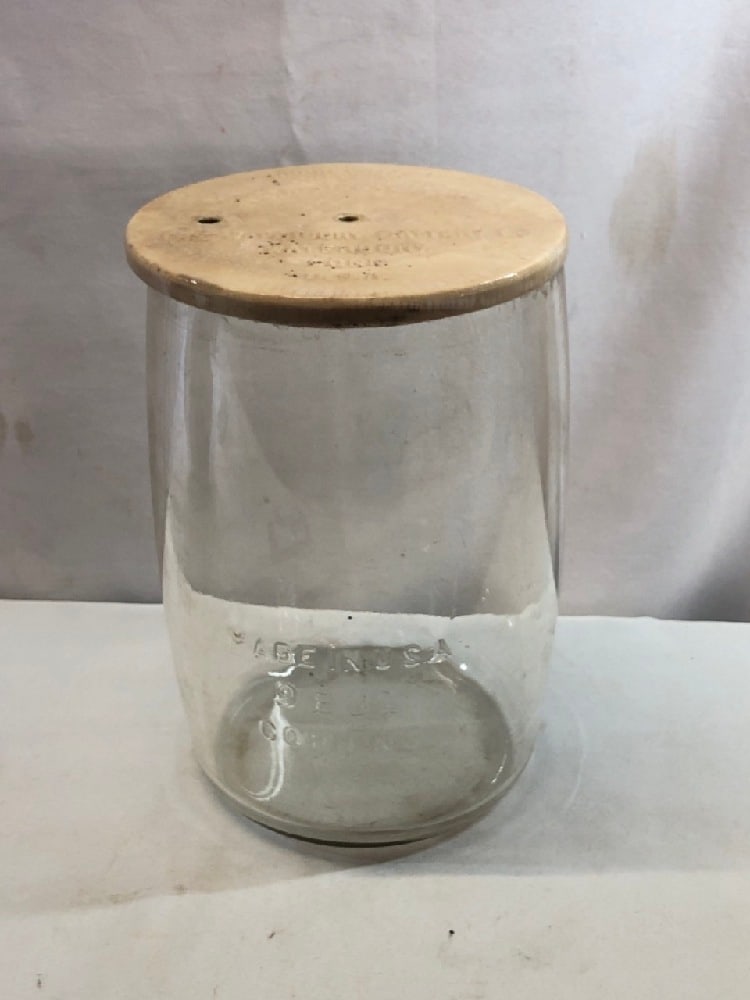 Gordon Battery / The Waterbury Battery Co. Jar (1 of 9)