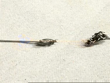 18 kt Gold Sapphire Stick Pin