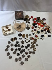 Vtg. Buttons and Hand Made Purse