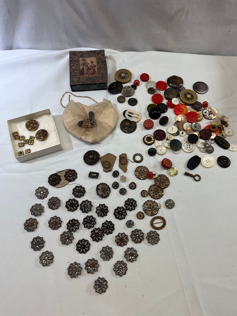 Vtg. Buttons and Hand Made Purse: Vtg. Buttons and Hand Made Purse