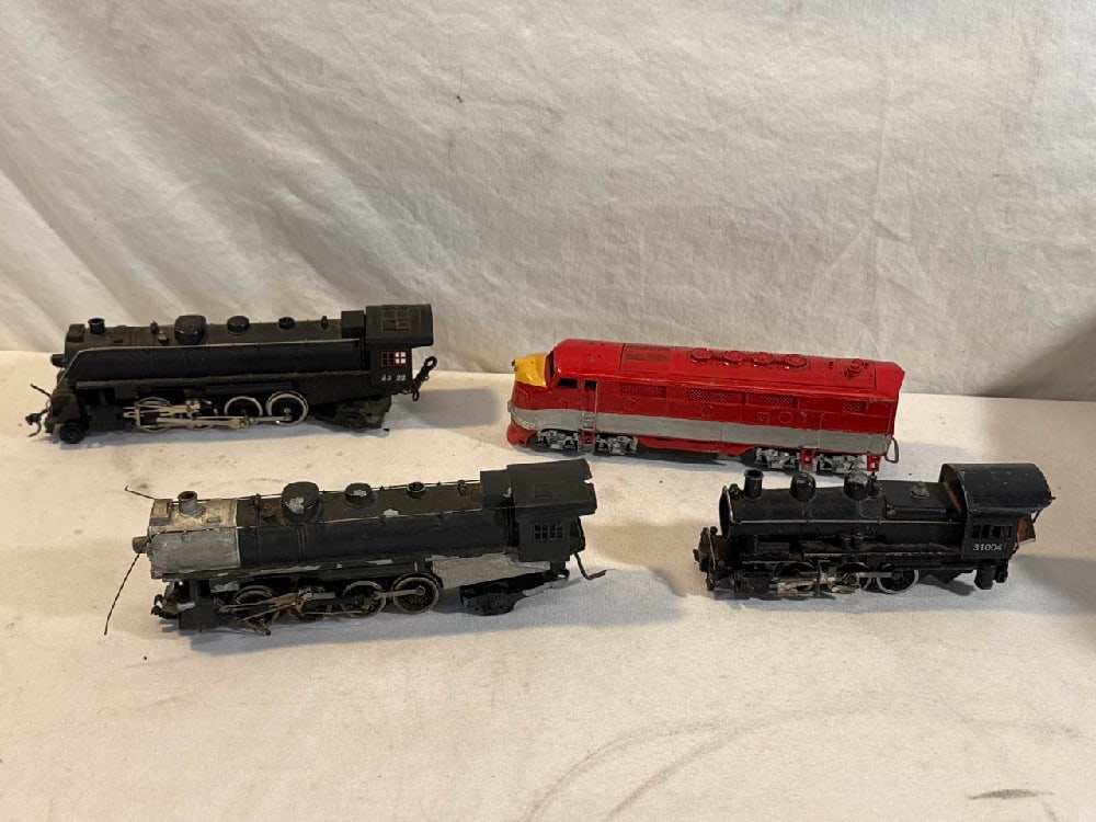 4 Model Train Cars (1 of 10)