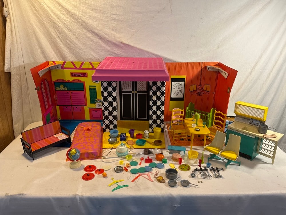 Vtg. 1968 Barbie Family House by Mattel W/ Accessories (1 of 20)