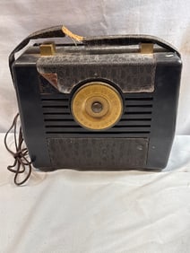 Vtg. RCA Victor Portable Radio