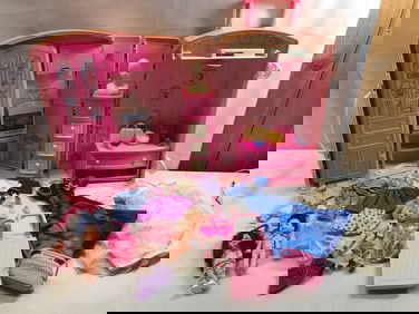 Vtg. Barbie Traveling Playset Luggage Suitcase House