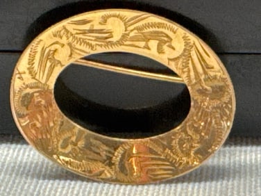 Vtg. 14K Engraved Oval Brooch